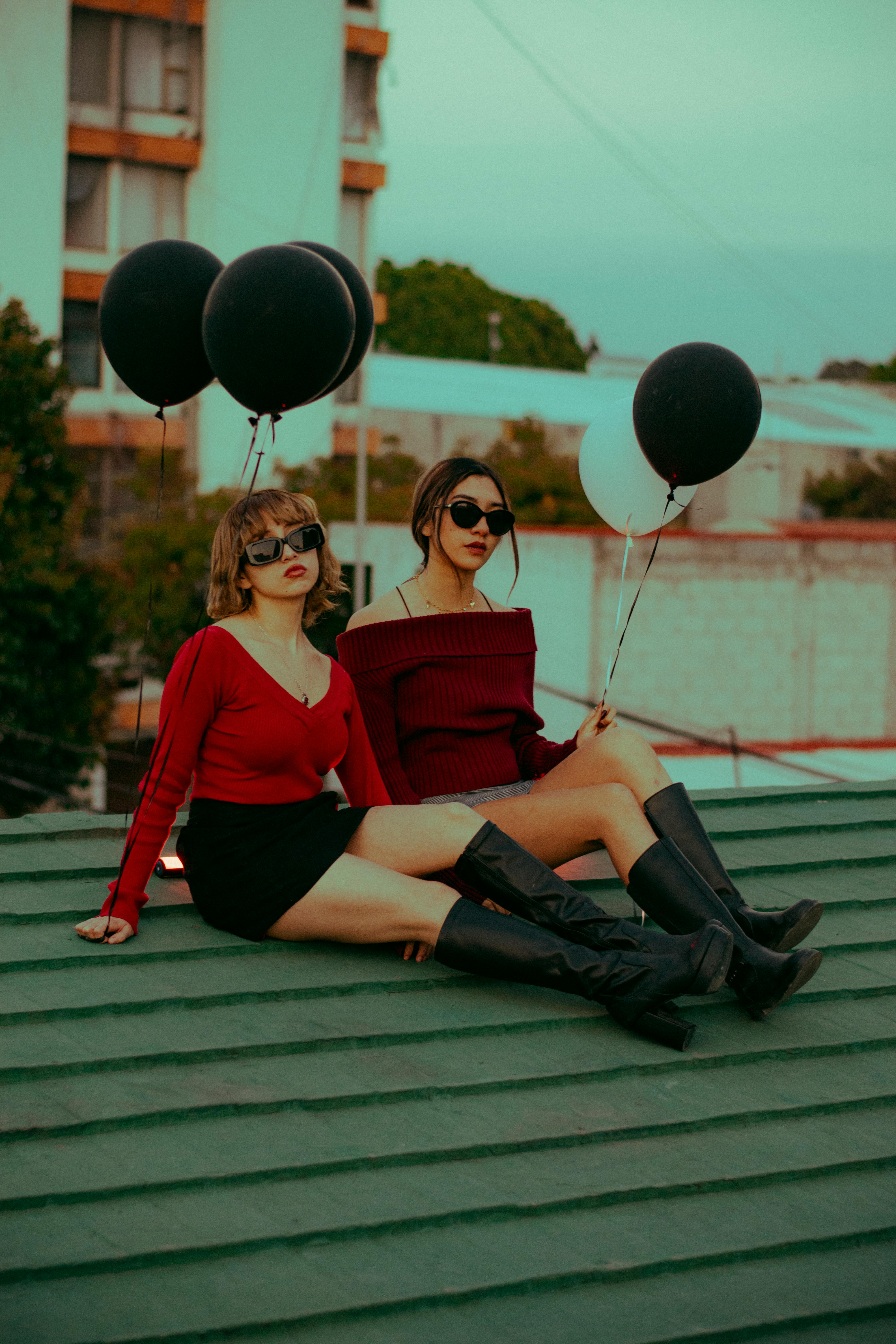 电影海报风格人物特写封面